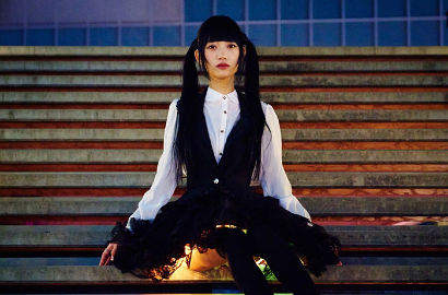 Hikaru Skirt, Rok Unik yang Bakal Terangi Paha Pemakainya