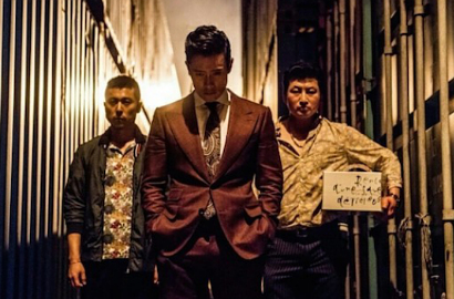 Lee Byung Hun Sang Penjahat Politik di Foto Terbaru 'Inside Men'