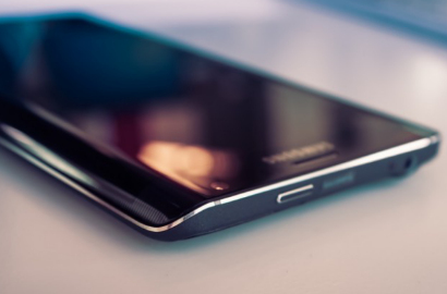 Vodafone Konfirmasi Nama Ponsel Samsung Galaxy S6 Versi Melengkung