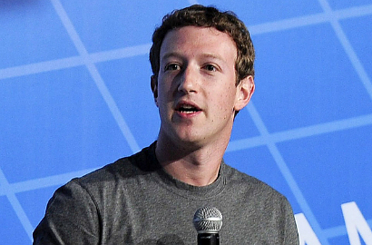 Dongkol, Seniman Amerika Lukis Potret Mark Zuckerberg Menggunakan Tinja