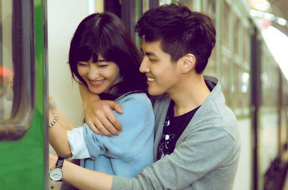 Kris Cium Mesra Wang Likun di Foto Baru 'Somewhere Only We Know'