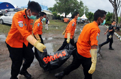 Mayat Tanpa Kepala Diduga Korban AirAsia QZ8501 Terdampar di Majene
