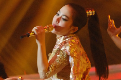 Berawal dari Tantangan, Melly Goeslaw Ciptakan Lagu 'Seperti Itu' untuk Syahrini