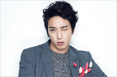 Yong Hwa Narsis Sebut Dirinya Paling Tampan Diantara Member CN Blue