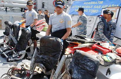 Pakaian Dalam Bantu Identifikasi Korban AirAsia QZ8501
