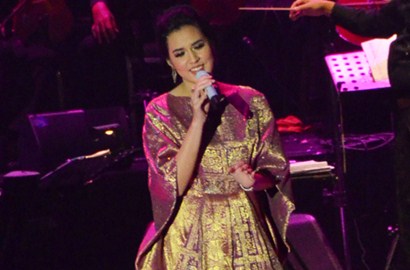 Raisa Bikin Galau Fans Saat Manggung di Mall di Malang