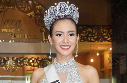 Elvira Devinamira Nangis di Miss Universe Karena Isu Foto Mesra dengan Samad