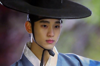 Kim Soo Hyun Akan Bintangi Serial Vampir 'Scholar Who Walks the Night'?