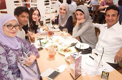 Ibu Zaskia dan Shireen Curhat Pernikahan dengan Pria Belanda