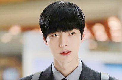 Dramatisnya Foto Ahn Jae Hyun Lakukan Operasi di 'Blood'