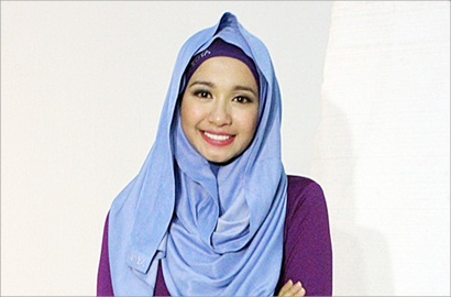 Laudya Cynthia Bella Menangis Saat Diwawancara Soal Hijab