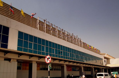 Putus Urat Malu, Turis Tiongkok Jemur Bra dan Sepatu di Bandara