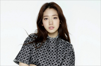 'Beauty Inside' Rilis Foto Akting Park Shin Hye Sebagai Woo Jin