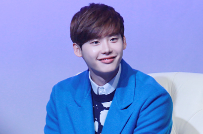 Lee Jong Suk Selfie Imut Nikmati Main Gokart
