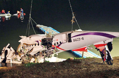 Jasad Pilot TransAsia Ditemukan Dalam Kondisi Masih Pegang Kendali Pesawat