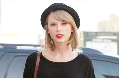 Taylor Swift Asyik Joget Saat Kunjungi Museum Grammy