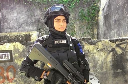 Berhijab, Bripda Nina Oktoviana Sukses Curi Hati Netter