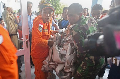 Pemulung Temukan Tulang dalam Kaos Kaki, Diduga Korban AirAsia QZ 8501