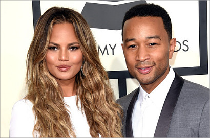 Chrissy Teigen Ngaku Pernah Bercinta dengan John Legend di Gedung Putih?