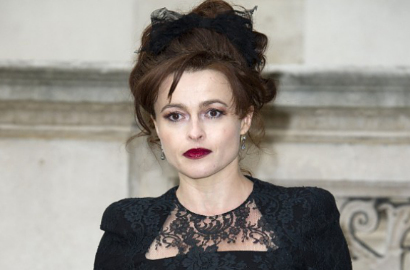 Helena 'Bellatrix' Pose Bugil Bareng Ikan Demi Kampanye Perlindungan Hewan