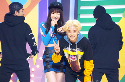 Amber f(x) Ajak Wendy Red Velvet Tampil di Panggung Perdana 'Music Bank'