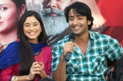 Bak Pengantin Baru, Soumya Seth 'Navya' Digendong Shaheer Sheikh