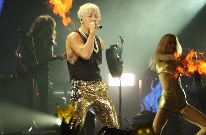 Taeyang Hipnotis Penonton di Konser 'Rise in Jakarta