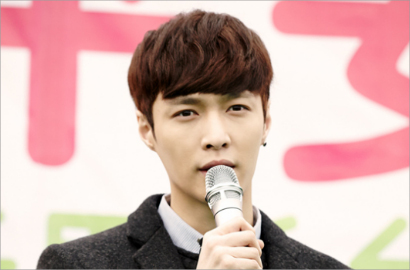 Lay EXO Lakukan Kerja Amal Untuk Sambut Perayaan Imlek