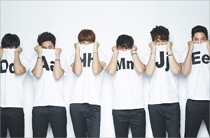Shinhwa Serba Hitam-Merah di Foto Konsep Album 'WE'