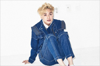 Zhou Mi SuJu-M, miss A, AOA dan A Pink Beri Dukungan ke Amber f(x)