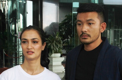 Atiqah Hasiholan Bangga Rio Dewanto Bermain di 'CJR The Movie 2'