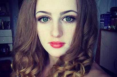 Julia Vins, Gadis Berwajah Barbie Berbadan 'Hulk'