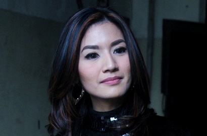 Beri Perhatian Lebih, Asty Ananta dan Roger Danuarta Hanya Teman?