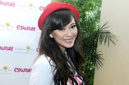Rayakan Imlek Tanpa Pacar, Yuanita Christiani Cuek