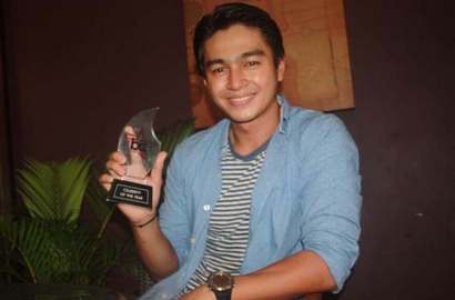 Kalahkan Chelsea Islan, Deva Mahenra Menangi 'Celeb of the Year'