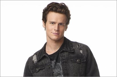 Jonathan Groff Dikabarkan Akan Kembali di Final 'Glee'