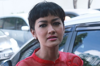 Julia Perez Akan Berhijab Setelah Pulang dari Ibadah Umroh?