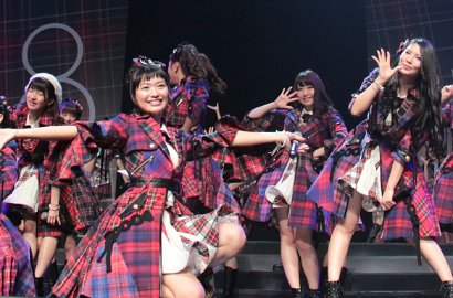 JKT48-AKB48 Seru-Seruan di 'Bergandengan Tangan Dengan Kakak'