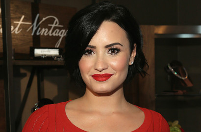 Demi Lovato Isi Suara Karakter Wanita Utama di Film Animasi 'Charming'