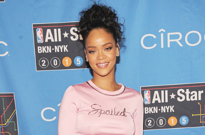 Rayakan Ultah ke-27, Rihanna Unggah Foto Topless di Instagram