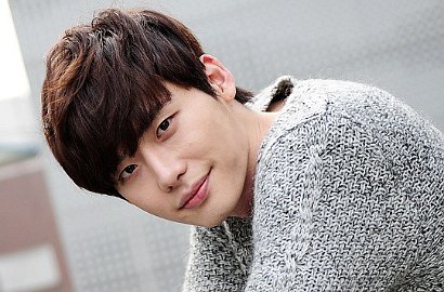 Foto Imut Lee Jong Suk di Instagram Menarik Perhatian Fans