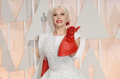 Hadiri Oscar 2015, Penampilan Lady GaGa Diubah Jadi Meme Lucu