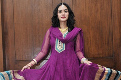 Masayu Anastasia Belajar Tarian India Demi 'Balada Anak Negeri'