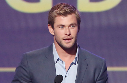 Chris Hemsworth 'Thor' Debut Jadi Host 'Saturday Night Live'