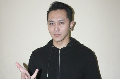 Demian: Kalau Mau Ngirim Paket Jangan yang 'Aneh'