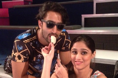 Shaheer dan Soumya Seth Duet Lagu 'Sempurna' di 'Bolly Star Vaganza'