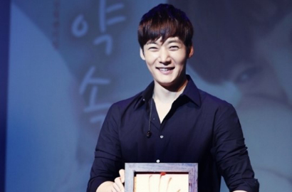 Pamitan Wamil, Choi Jin Hyuk Berlutut di Fan Meeting Seoul
