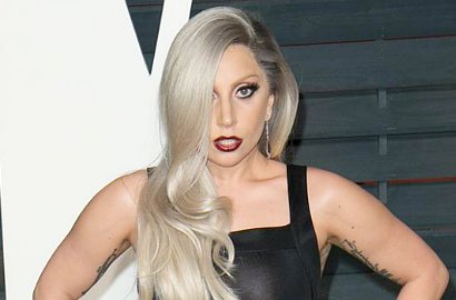 Syuting 'American Horror Story', Payudara Lady GaGa Terekspos