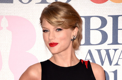 Taylor Swift Super Bahagia Jadi Wali Baptis dari Bayi Kedua Jaime King