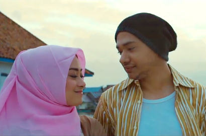 Husein Alatas Mulai Jatuh Cinta di Teaser 'Ada Surga di Rumahmu'